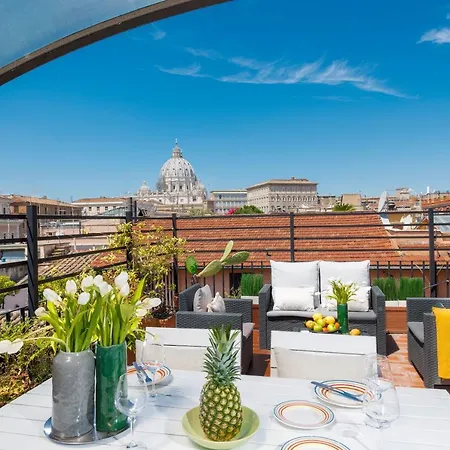 Unique View Over St. Peter's Dome! شقة
