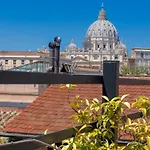 Unique View Over St. Peter's Dome! Roma