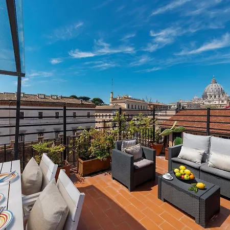 Unique View Over St. Peter's Dome! 罗马