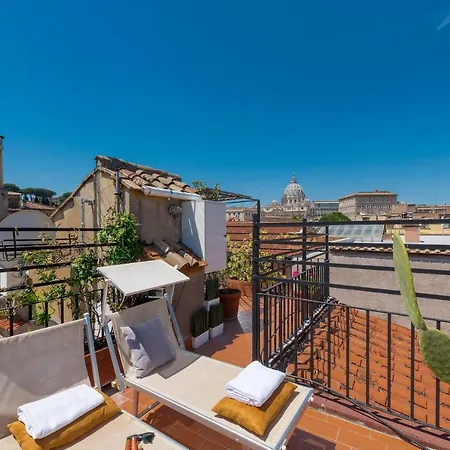 Unique View Over St. Peter's Dome!