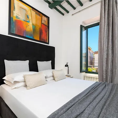 Unique View Over St. Peter's Dome!